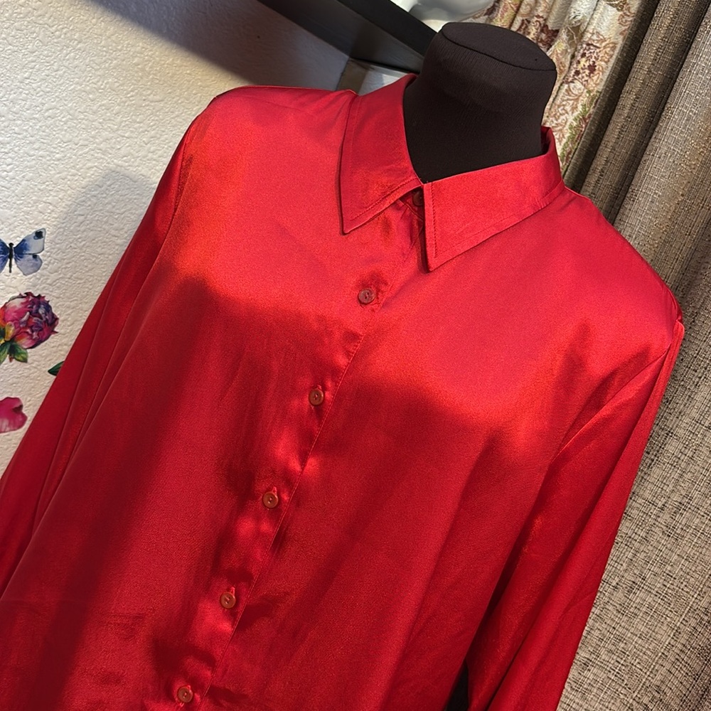Vintage 1980/1990’s TR Bentley vibrant red satin long sleeve blouse. Size L.